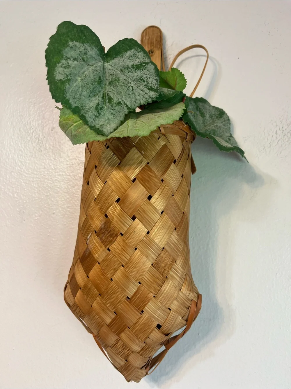 Authentic vintage jewelry Woven Wall Basket with flat back